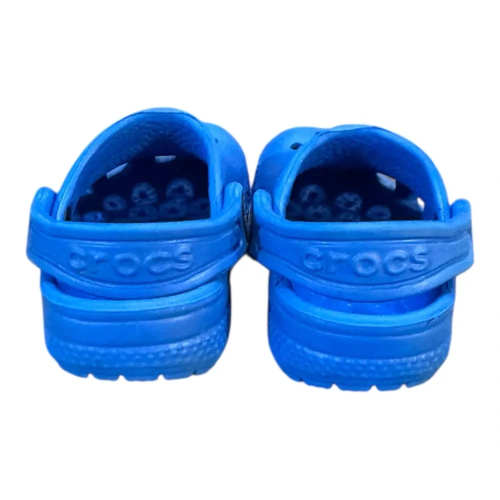Crocs Classic Clogs Children’s Size 4 Vibrant Blue
